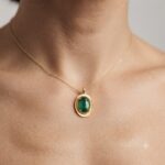 آویز سوارسکی طلا طرح بیضی سنگ زمرد