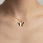 آویز طلا طرح پروانه